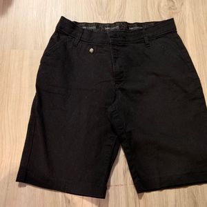Lee Comfort Black Bermuda Worn Once Ladies' Size 6